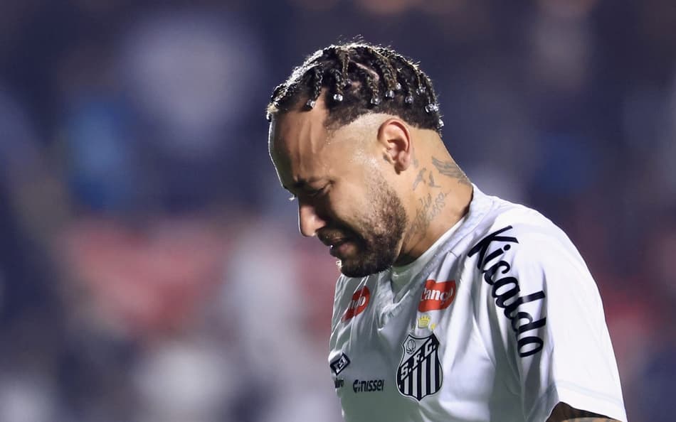 Neymar chorando após derrota do Santos para o Vasco