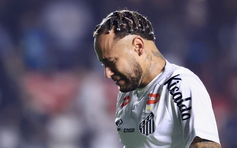 Neymar chorando após derrota do Santos para o Vasco