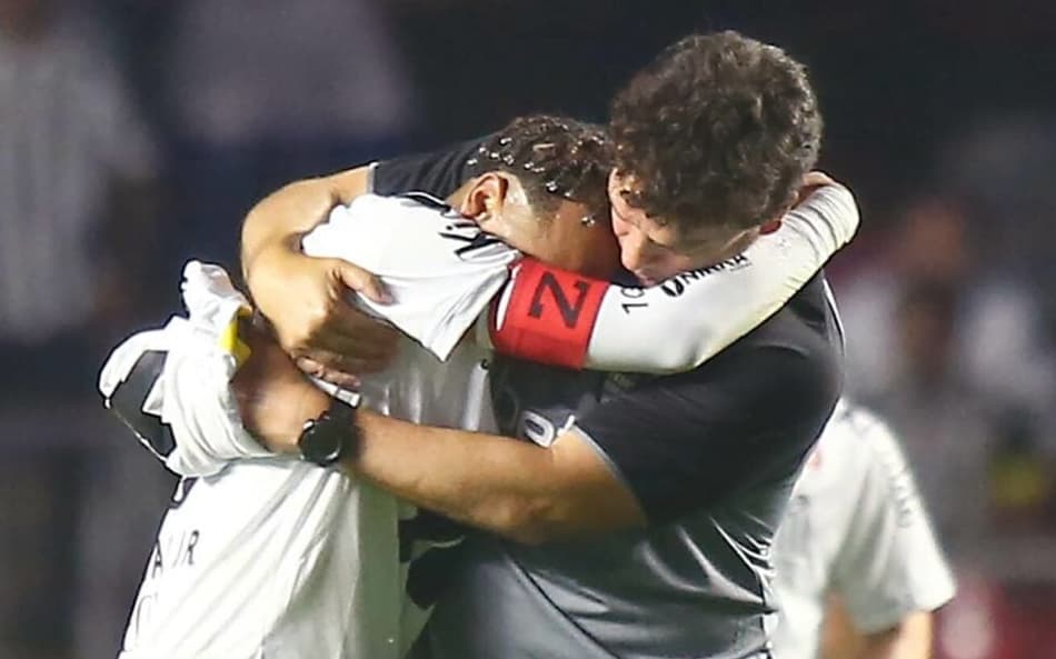 Neymar e Diniz se abraçaram após Santos x Vasco