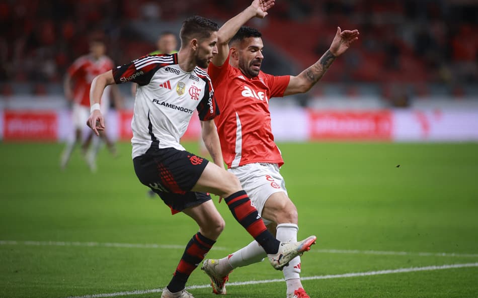 Jorginho (F) e Bruno Henrique (I)
