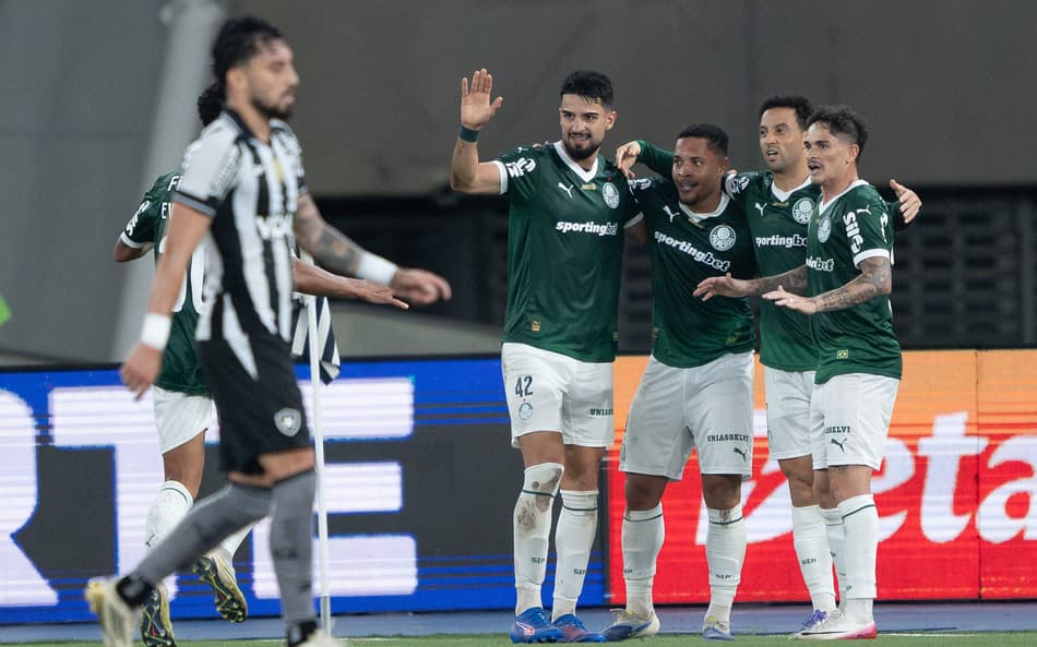 Palmeiras comemora gol de Felipe Anderson contra o Botafogo (Foto: Jorge Rodrigues/AGIF)