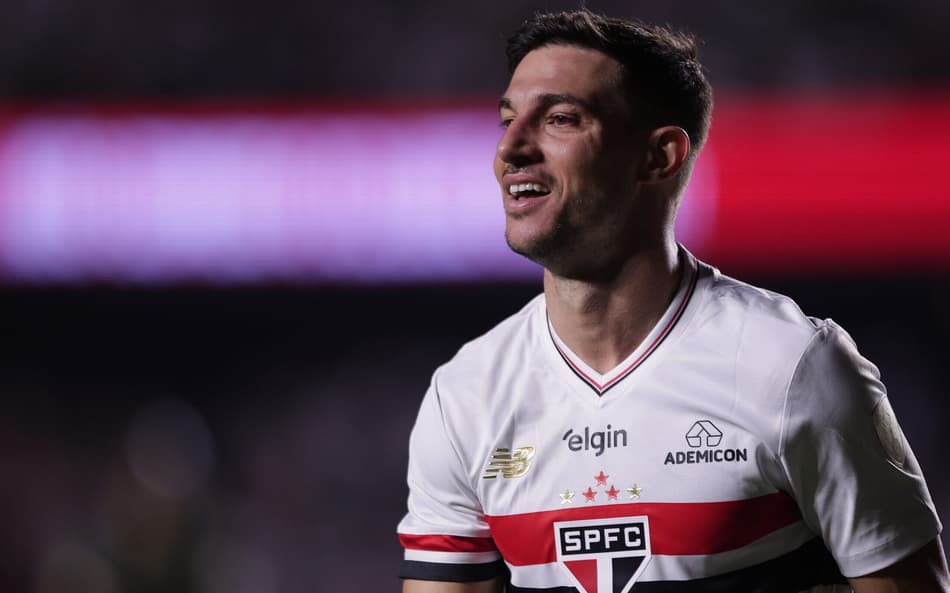 Cédric Soares garantiu a classificação do São Paulo (Foto: Ettore Chiereguini/AGIF)