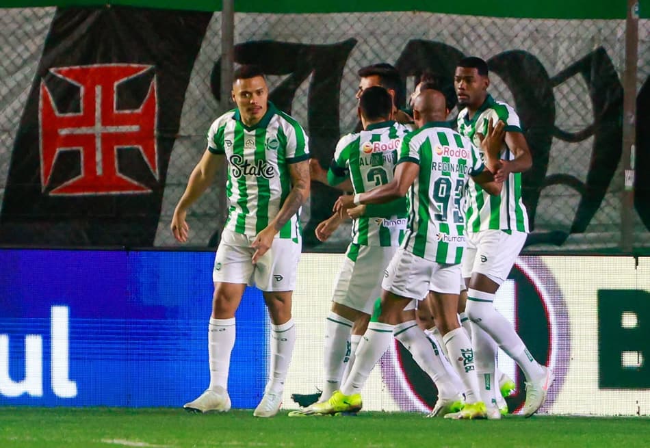 Gol de Nenê do Juventude contra o Vasco (Foto: Luiz Erbes/AGIF)