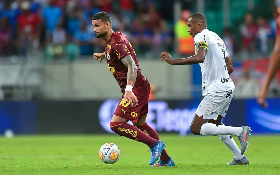 Willian José e Marllon em ação na Arena Fonte Nova (Foto: Jhony Pinho/AGIF)