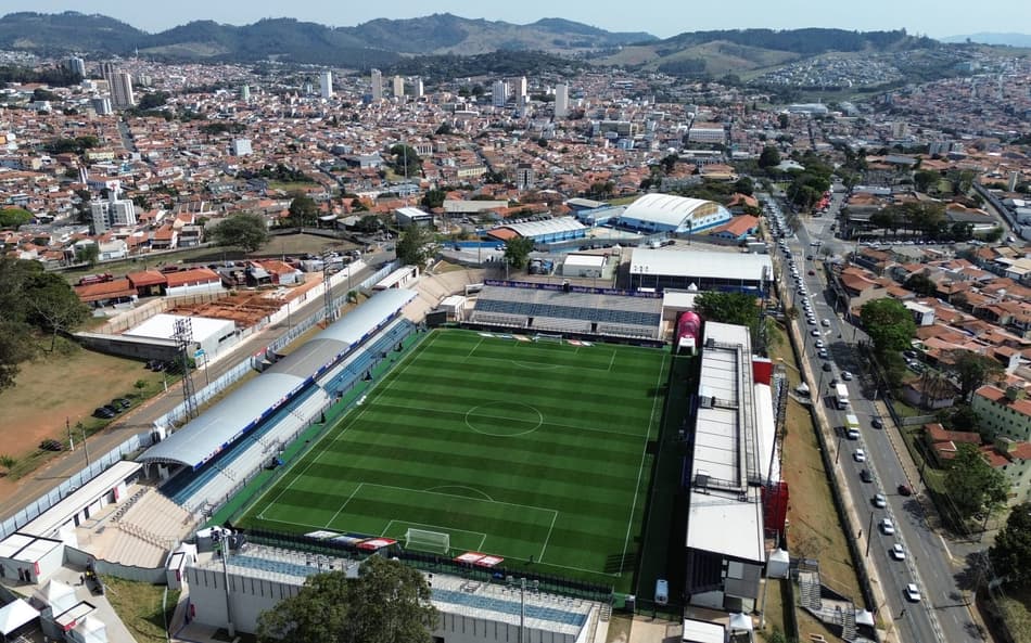 Estádio Cicero de Souza Marques recebe Bragantino x Fluminense (Foto: Marlon Costa/AGIF)