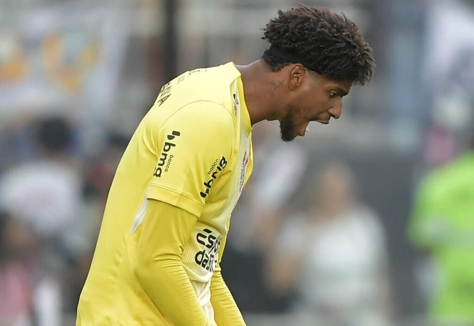Goleiro Hugo Souza comemora gol do Corinthians sobre o Vasco (Foto: Thiago Ribeiro/AGIF)
