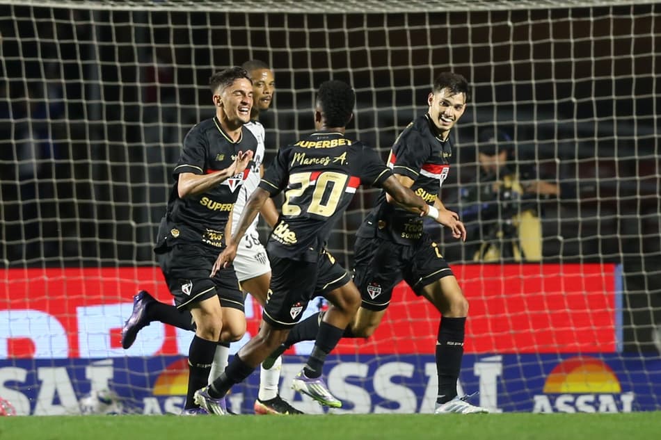 Pablo Maia, do São Paulo, comemora seu gol contra o Atlético-MG no Morumbis