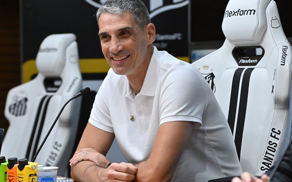 Vojvoda assinou contrato com o Santos até o fim de 2026. (Foto: Jota Erre/AGIF)