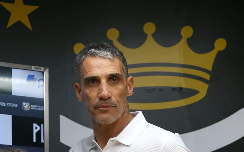 Vojvoda foi apresentado pelo Santos na última terça-feira (26), na Vila Belmiro. (Foto: Mauricio De Souza/AGIF)