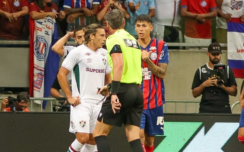 Raphael Claus em Bahia x Fluminense (Foto: Marcio Jose/AGIF)