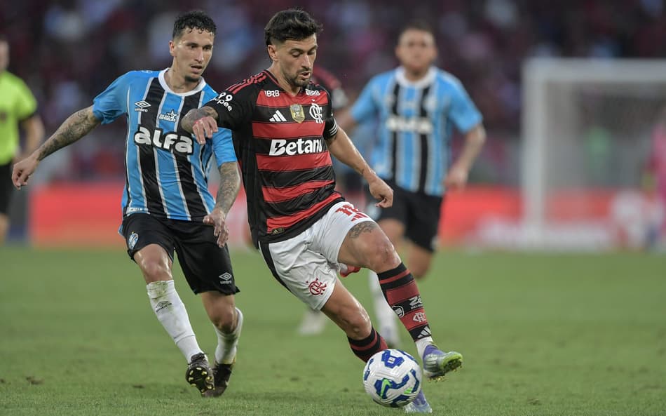Arrascaeta em Flamengo x Grêmio (Foto: Thiago Ribeiro/AGIF)
