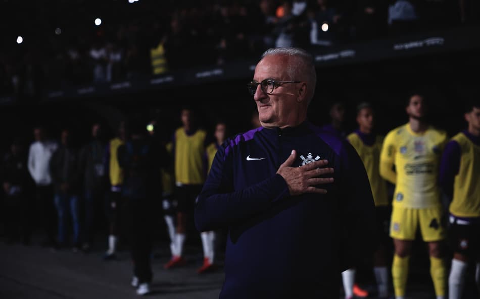 Dorival Jr. durante partida do Corinthians