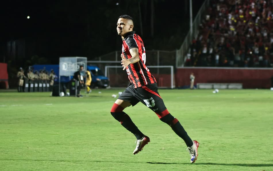 Erick comemora gol contra o Atlético-MG (Foto: Marcio Jose/AGIF)