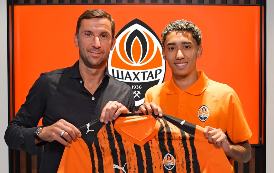 Anúncio oficial de Isaque no Shakhtar Donetsk (Foto: Reprodução/X)
