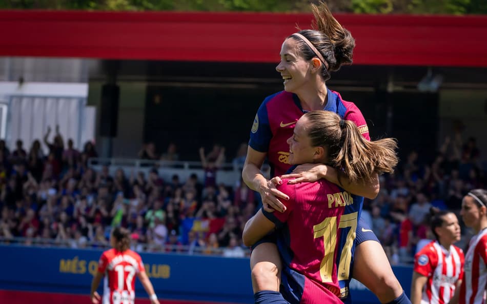 Jogadoras do Barcelona comemoram a vitória pela Liga F (Foto: Vitor Reis/Barcelona)