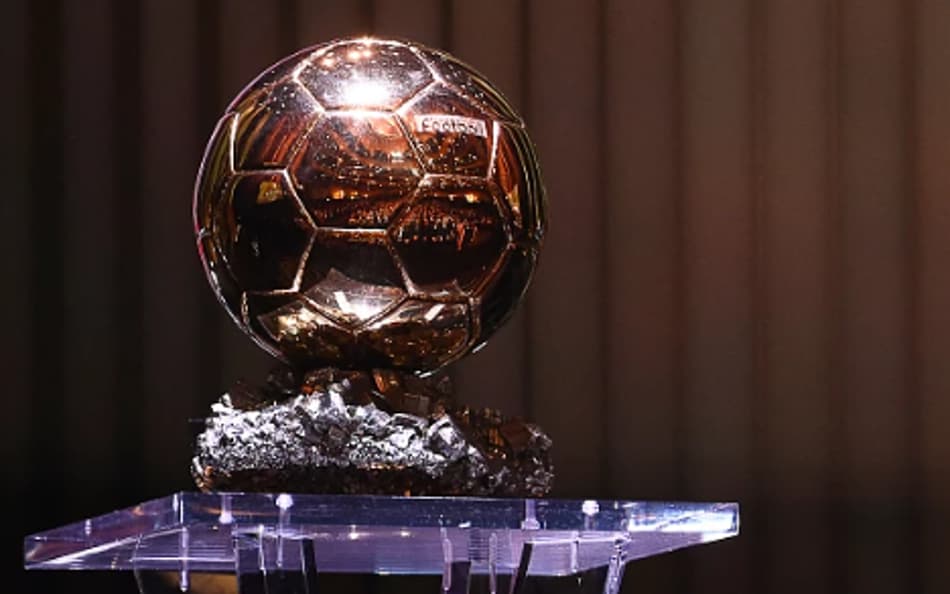 Bola de Ouro exposta (Foto: AFP)