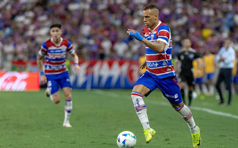 Breno Lopes na partida entre Fortaleza e Vélez Sarsfield, pela Copa Libertadores (Foto: Thiago Gadelha/AFP)