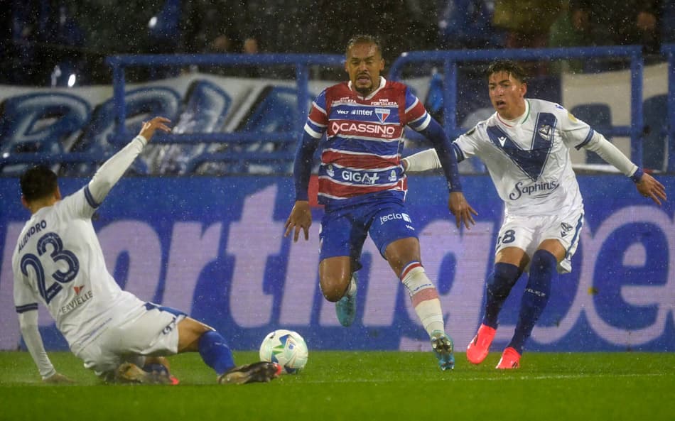 Bruno Pacheco na partida entre Vélez Sarsfield e Fortaleza, pela Libertadores (Foto: Juan Mabromata/AFP)