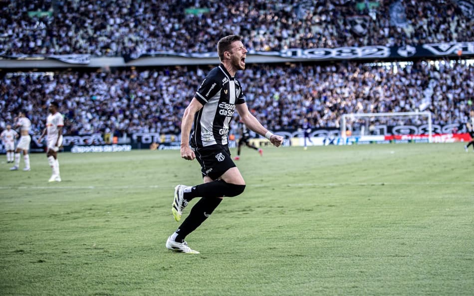 Aylon na partida entre Ceará e RB Bragantino, pelo Brasileirão (Foto: Felipe Santos/Ceará SC)