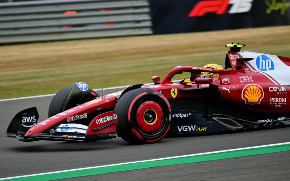 Britânico Lewis Hamilton, da Ferrari, no treino classificatório para o GP da Inglaterra (foto: Andrej ISAKOVIC / AFP)