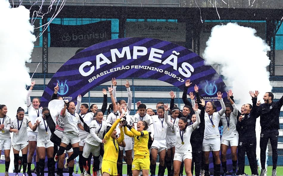 Corinthians comemora o título do Brasileirão Feminino Sub-17 sobre o Grêmio