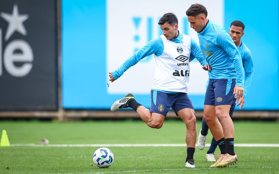 Lesão de Riquelme pode reabrir espaço para Cristaldo no Grêmio