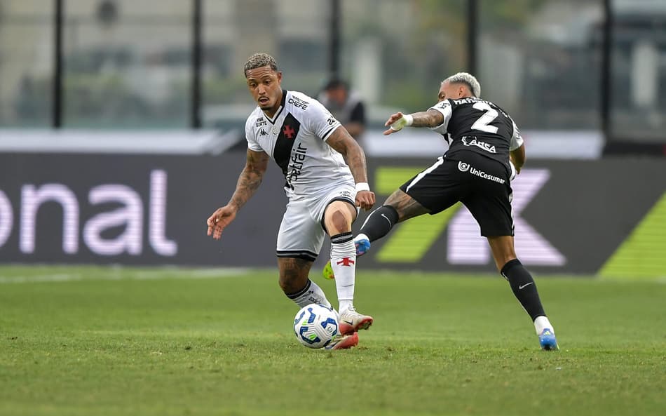 David, atacante do Vasco, faz falta em Raniele, do Corinthians