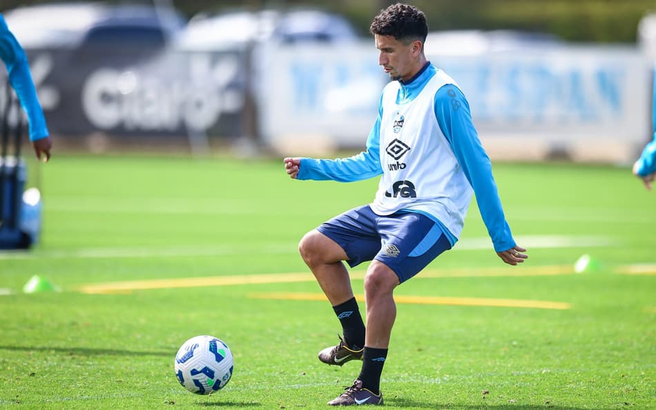 De volta após cumprir suspensão, Dodi deve ser titular contra o Flamengo. (Foto: Lucas Uebel/Grêmio FBPA)
