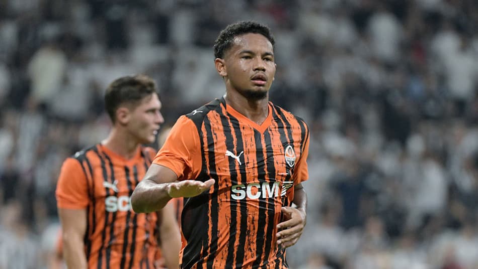 Eguinaldo comemora gol marcado pelo Shakhtar Donetsk sobre o Besitkas, na Europa League
