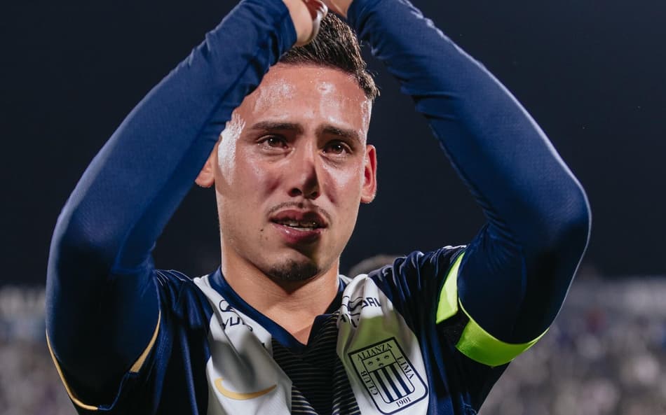 Erick Noriega em sua despedida do Alianza Lima. (Foto: Divulgação/Alianza Lima)
