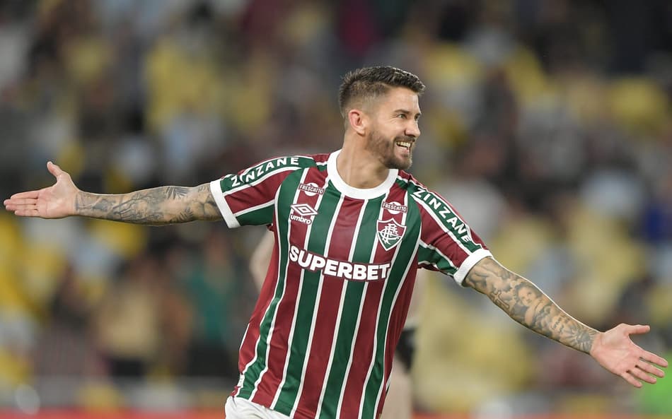 Everaldo comemora gol na vitória do Fluminense sobre o Grêmio. (Foto: Thiago Ribeiro/AGIF)