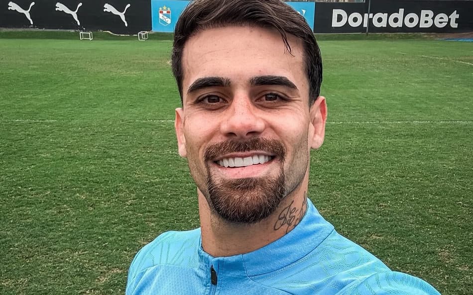 Ex-Flamengo, Felipe Vizeu em primeiro treino com o Sporting Cristal