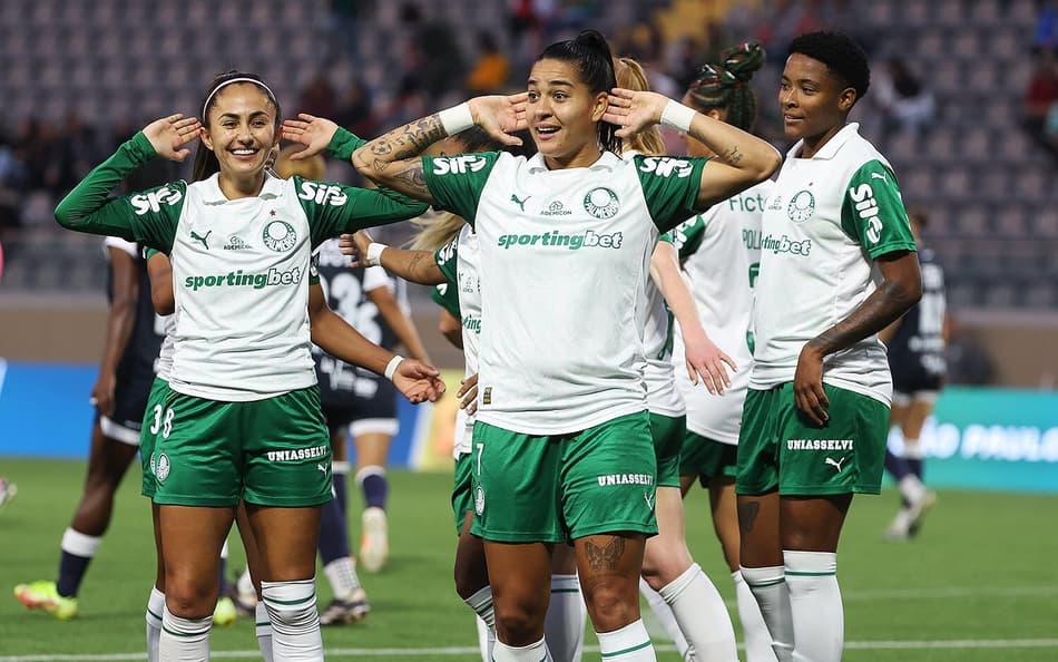 Jogadoras do Palmeiras comemoram classificação à final da The Women's Cup. (Foto: Fabio Menotti/Palmeiras)