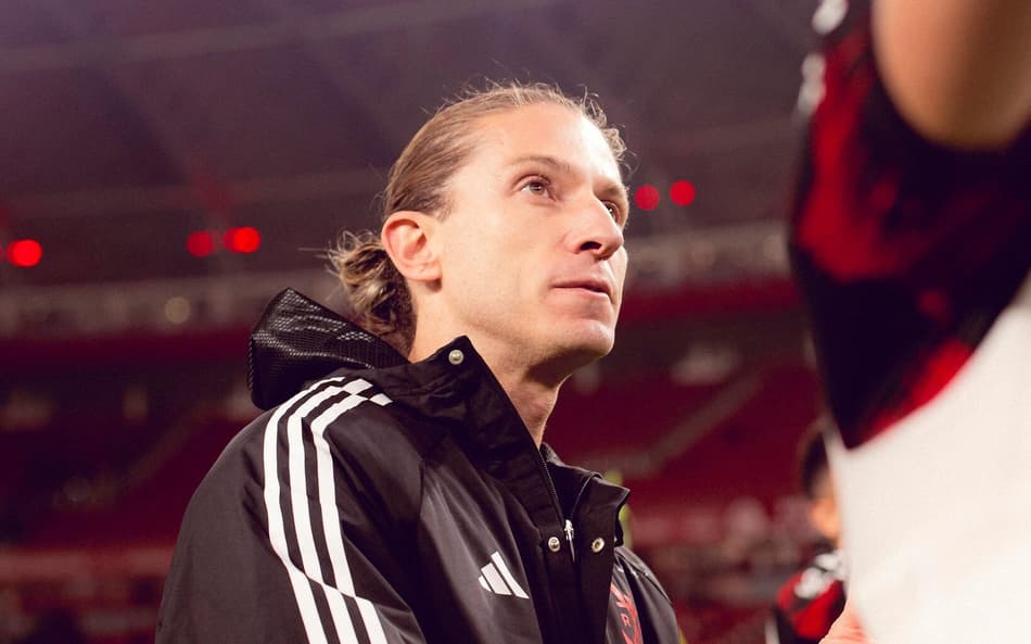 Filipe Luís celebra vitória do Flamengo sobre o Internacional