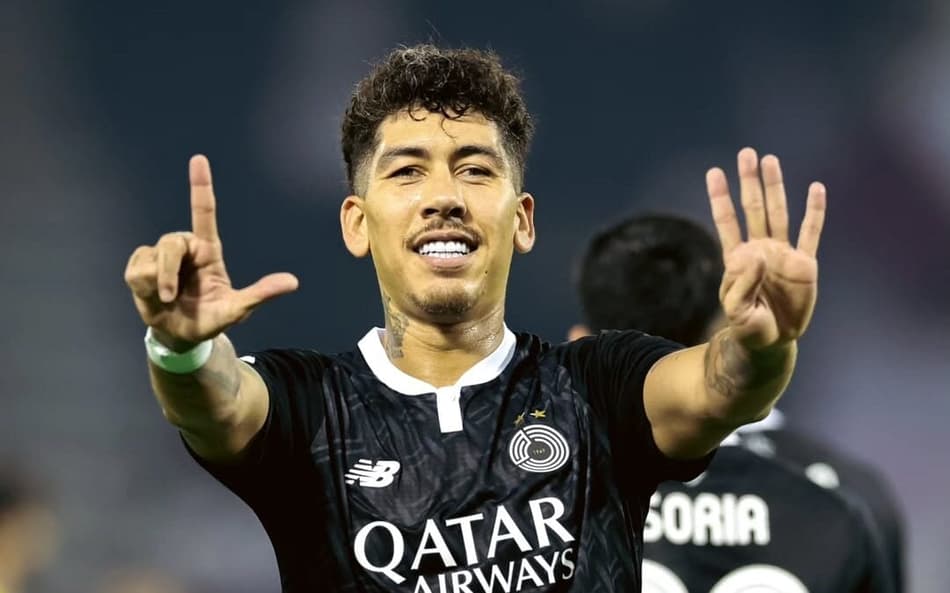 Firmino comemorando seu primeiro com a camisa do Al Sadd (Foto: Divulgação/Al Sadd)