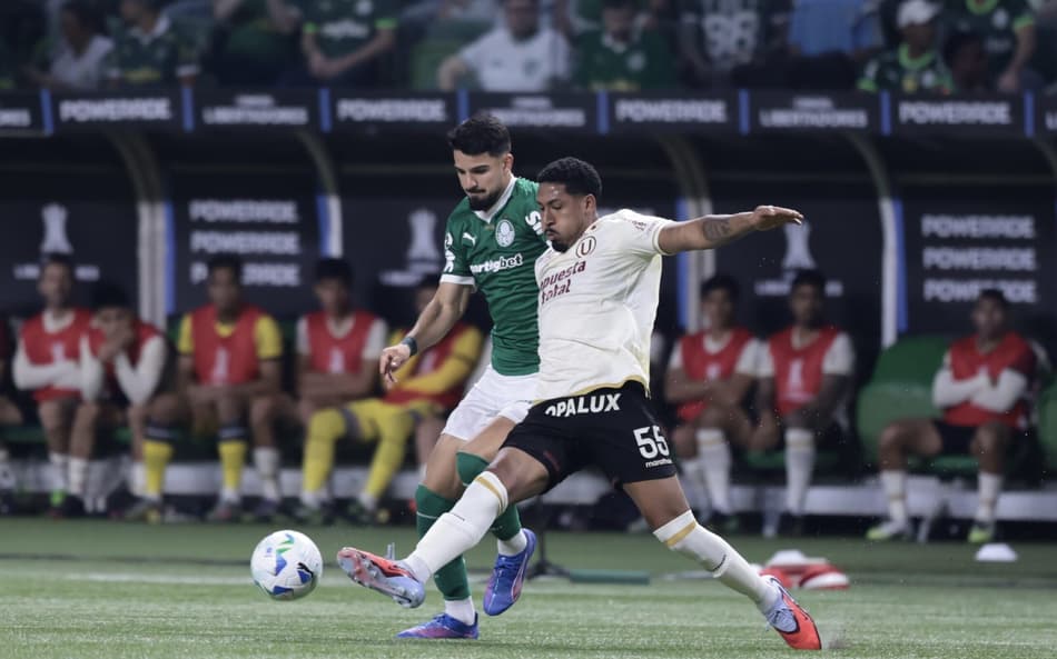 Flaco López, do Palmeiras, em ação contra o Universitario no Allianz Parque pela Libertadores