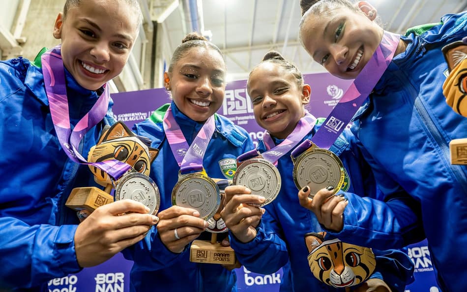 Seleção de ginástica conquistou a medalha de prata por equipes