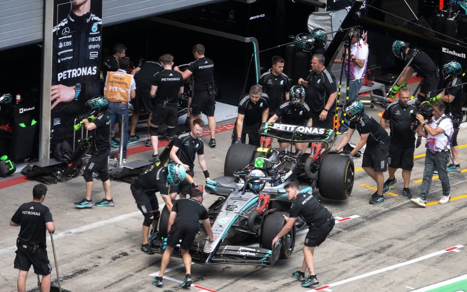 Kimi Antonelli, da Mercedes, durante treino em Spielberg, Áustria (foto: Joe Klamar / AFP)