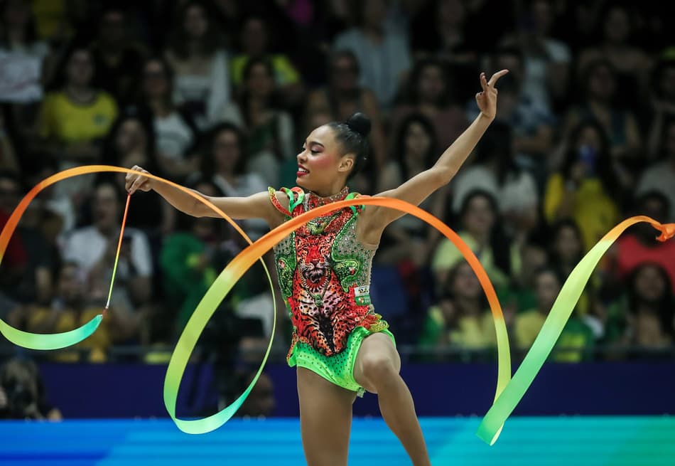 Geovanna Santos durante Mundial de Ginástica Rítmica no Rio