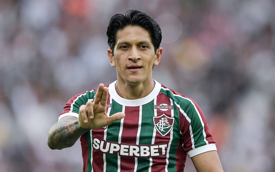 Cano balançou as redes e fez o "L" em Fluminense e Fortaleza (Foto: Thiago Ribeiro/AGIF)