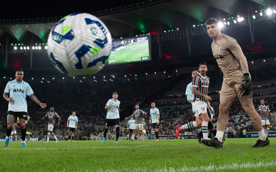Gol de Everaldo na vitória do Fluminense sobre o Grêmio. (Foto: Jorge Rodrigues/AGIF)