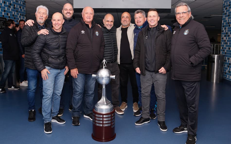 Heróis de 1995 na homenagem pelos 30 anos do bicampeonato da Libertadores do Grêmio. (Foto: Lucas Uebel/Grêmio FBPA)