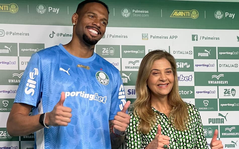 Carlos Miguel e Leila Pereira, na Academia de Futebol