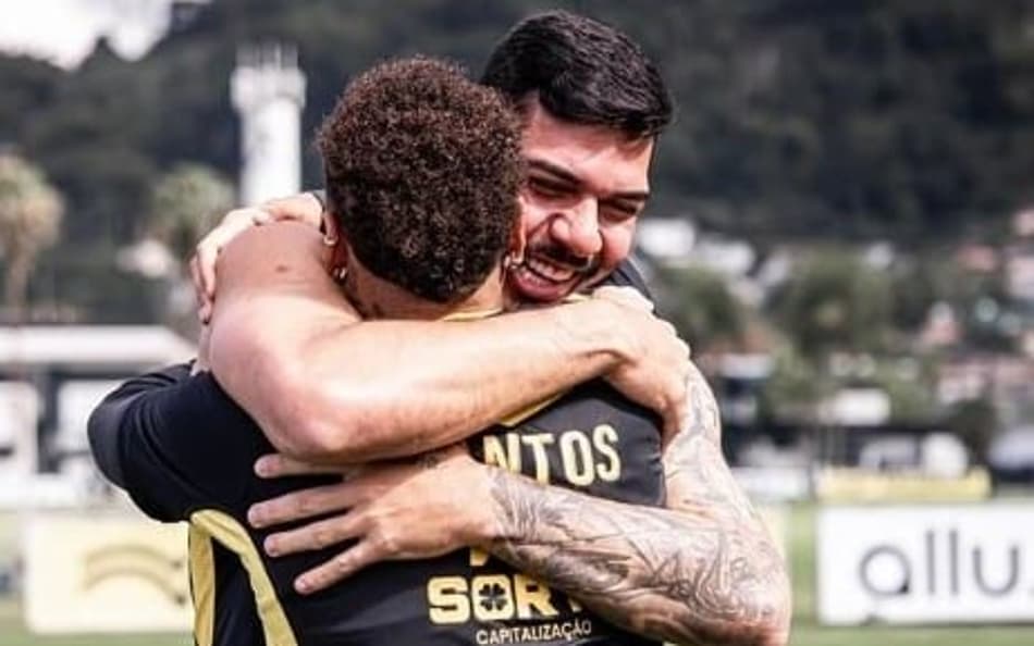 Neymar se despede de João Paulo, que será emprestado ao Bahia. (Foto: Raul Baretta/ Santos FC)