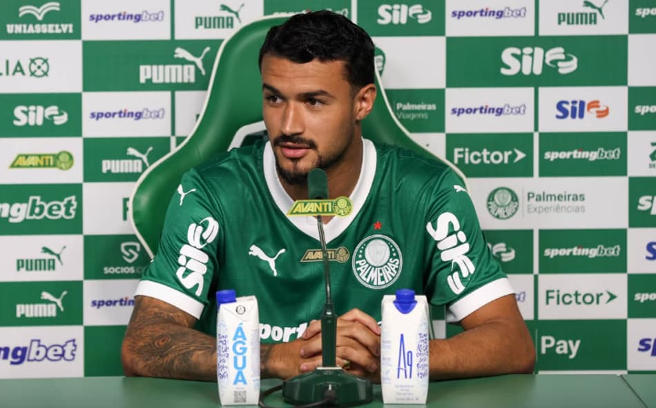 O jogador Jefté é apresentado como mais novo atleta da SE Palmeiras, na Academia de Futebol. (Foto: Cesar Greco/Palmeiras/by Canon)