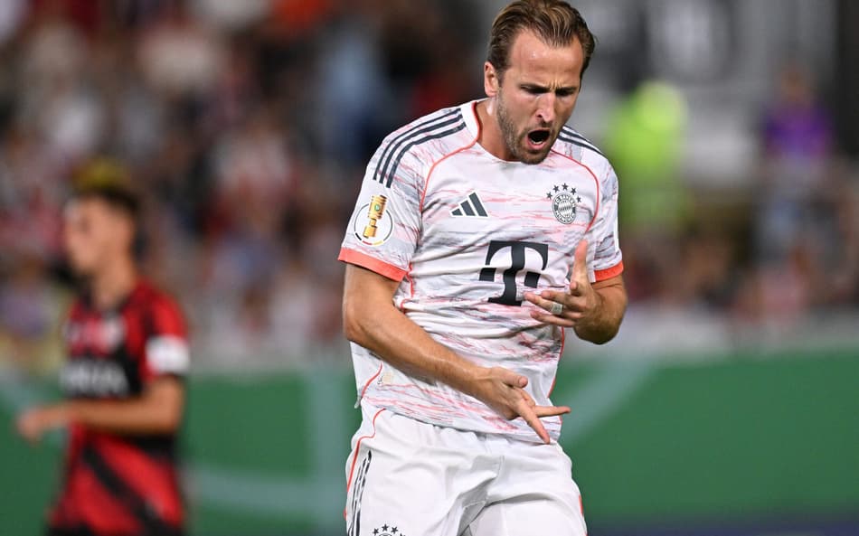 Kane comemora gol pelo Bayern de Munique contra o Wehen Wiesbaden, pela Copa da Alemanha