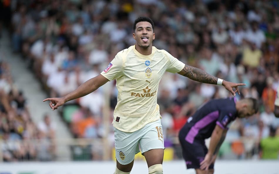 Kauã Elias comemora gol pelo Shakhtar Donetsk, pelo Campeonato Ucraniano