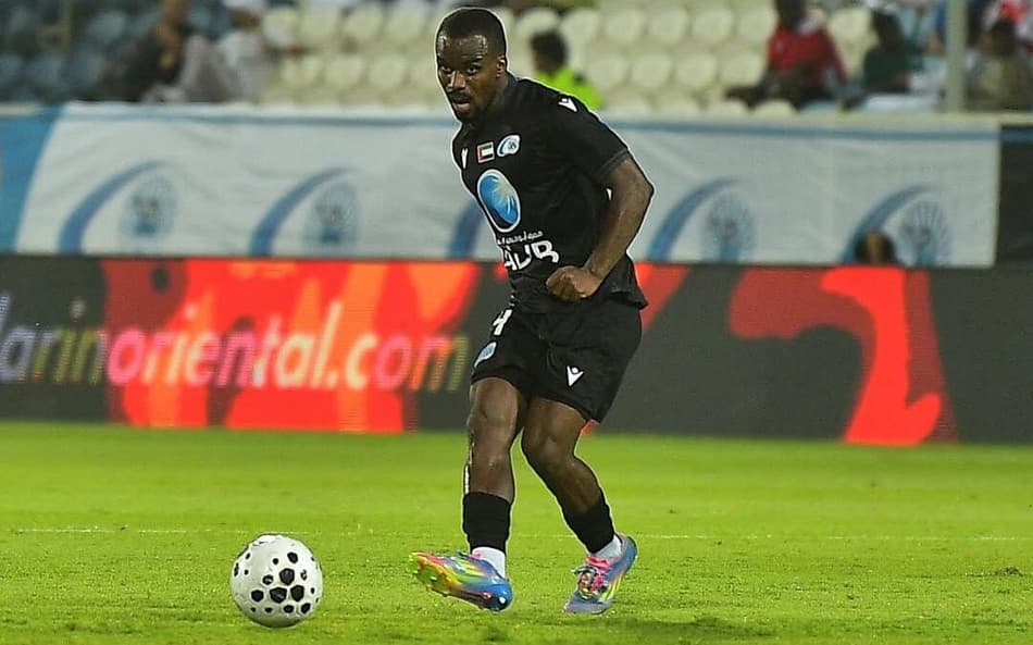 Kayque em ação pelo Baniyas, dos Emirados Árabes