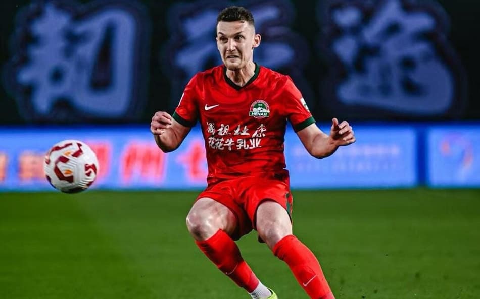 Lucas Maia em ação pelo Henan FC, da China (Foto: Divulgação/Henan FC)