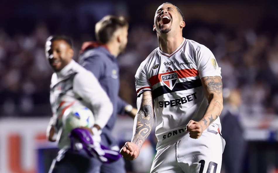 Luciano comemora vitória do São Paulo contra o Atlético Nacional nos pênaltis pela Libertadores